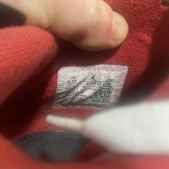 Size 6.5- Jordan 4 Retro Fire Red (2020) - Picture 6 of 6